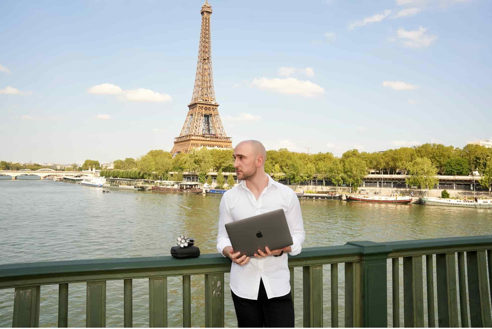 Comment choisir le meilleur rasoir électrique visage et corps pour une peau douce et sans irritation - RAZROYS